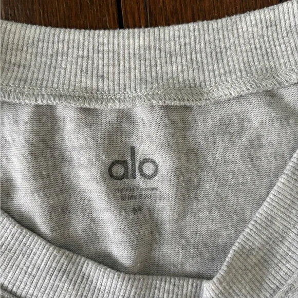 ALO Yoga Women's Light Gray Crewneck Sweater - Picture 2 of 3
